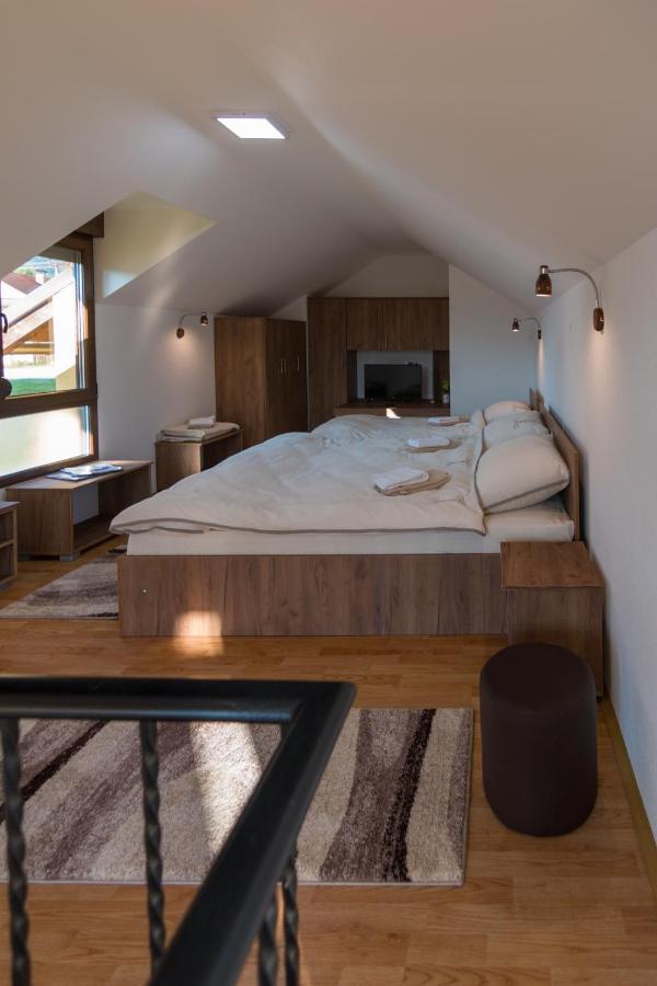 Brick Apartment バイナ・バシュタ エクステリア 写真