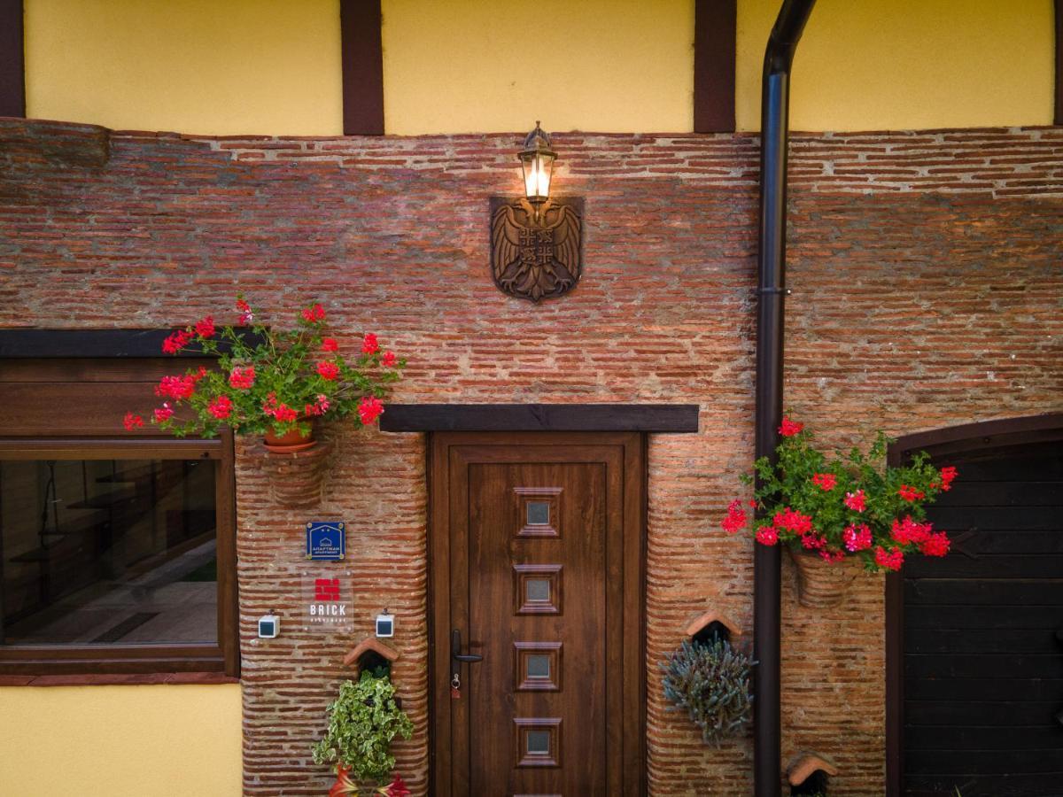 Brick Apartment バイナ・バシュタ エクステリア 写真