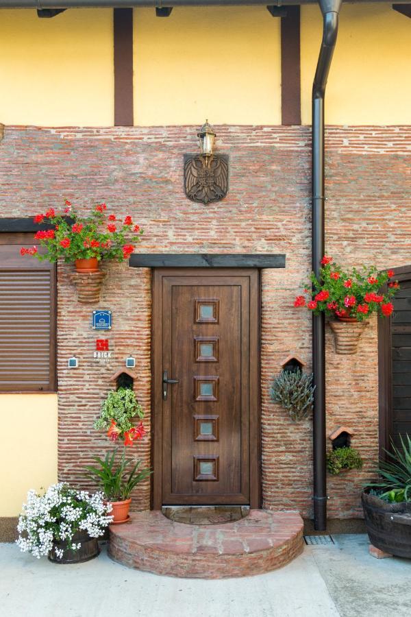 Brick Apartment バイナ・バシュタ エクステリア 写真