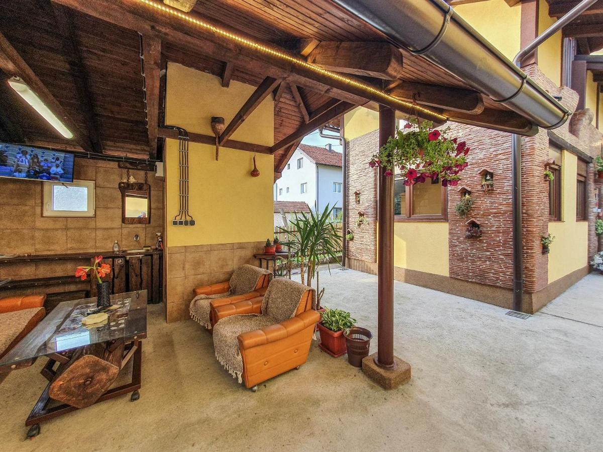 Brick Apartment バイナ・バシュタ エクステリア 写真
